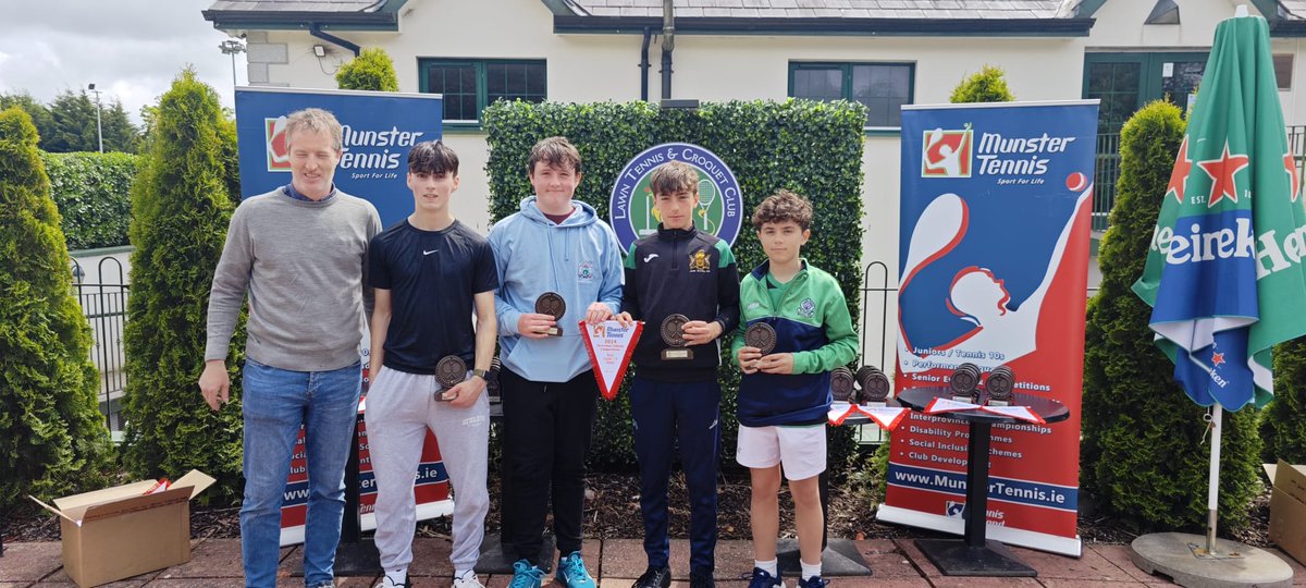 A collaboration between BGS and St Brogan's saw a team enter the Munster U19 Shield Tennis Competition. The final against St. Francis, Rochestown yesterday at Rushbrooke Tennis Club yielded a 4-0 win. Well done to Tómás from St Brogan's and Pablo, Bruno and David from BGS 🏆🎾