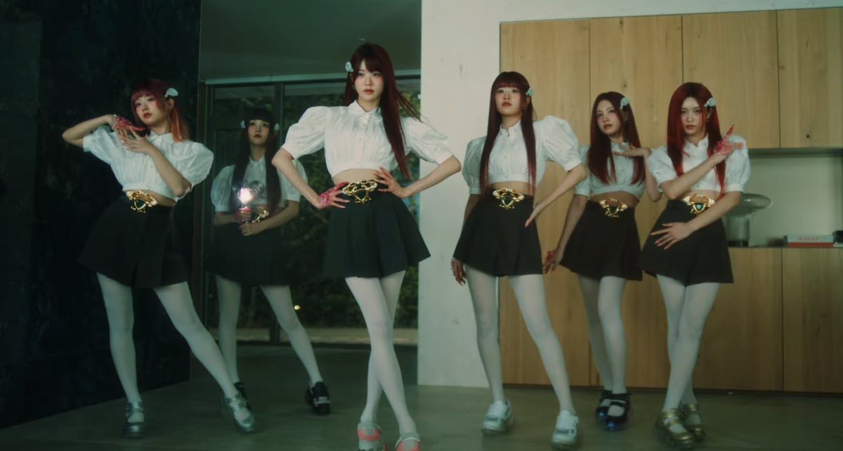 The evil witches switched bodies! —My theory on the Accendio MV