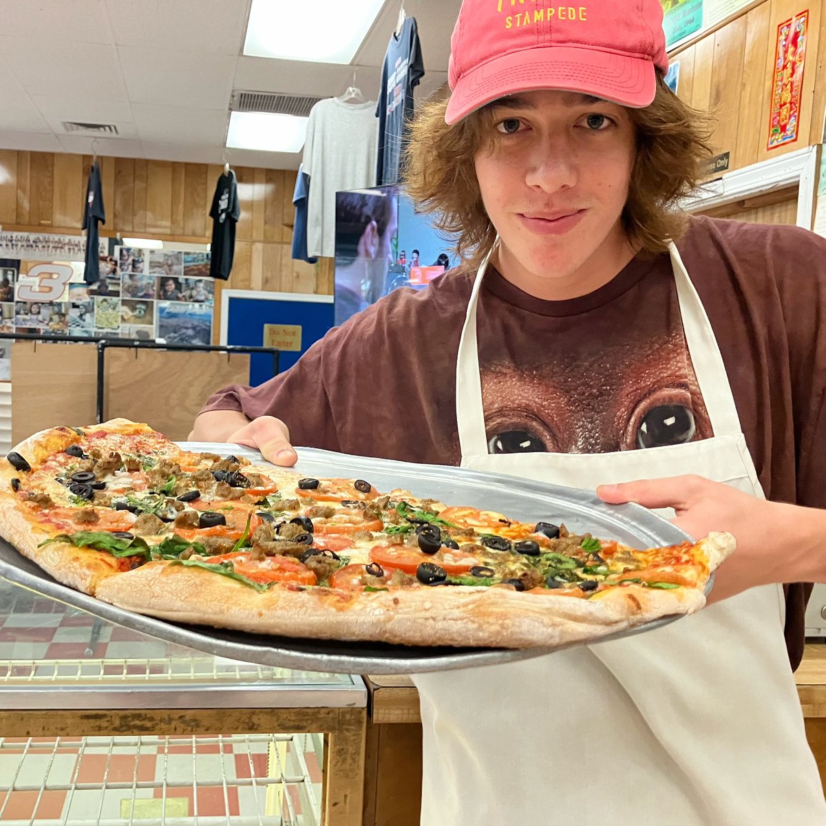 Specialty slice of the week is the Uncle Special! Italian sausage, Roma tomato, spinach, black olive and a little extra cheese sprinkled over the top. #hawaiisbest #pizzalover #pizzatime #pizza #ピザ #kaimukieats