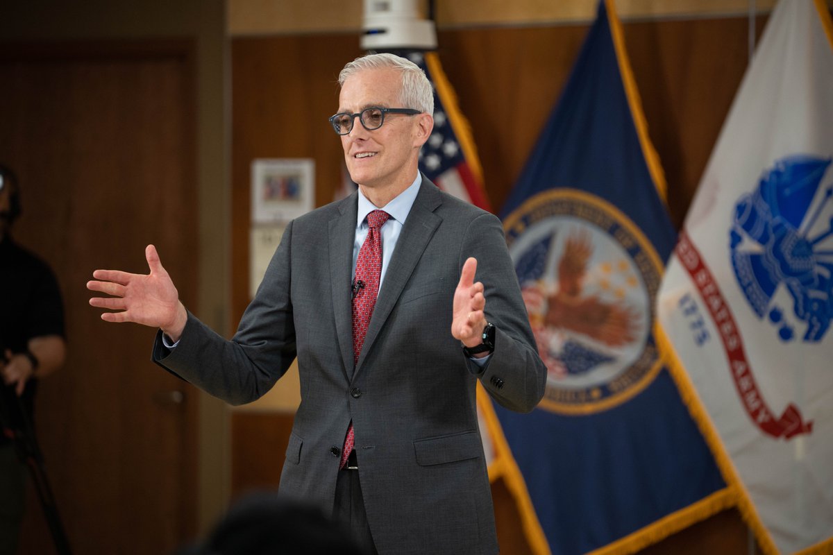 ClevelandVAMC's tweet photo. VA Secretary Denis McDonough met with Veterans and staff at the Louis Stokes Cleveland VA Medical Center on May 15, 2024. During the visit, McDonough helped a Town hall to discuss various topics related to getting care for Veterans.
#secva #veterns #SECVA https://t.co/BXJA23wOSz