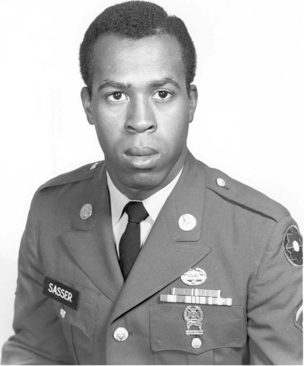 An American hero has passed. Clarence E. Sasser died Monday at age 76, according to @CMOH_Society. In 1969, President Nixon presented him with the #MedalOfHonor for his actions as a medical aidman in Vietnam a year prior that you can read about at army.mil/article/276309…