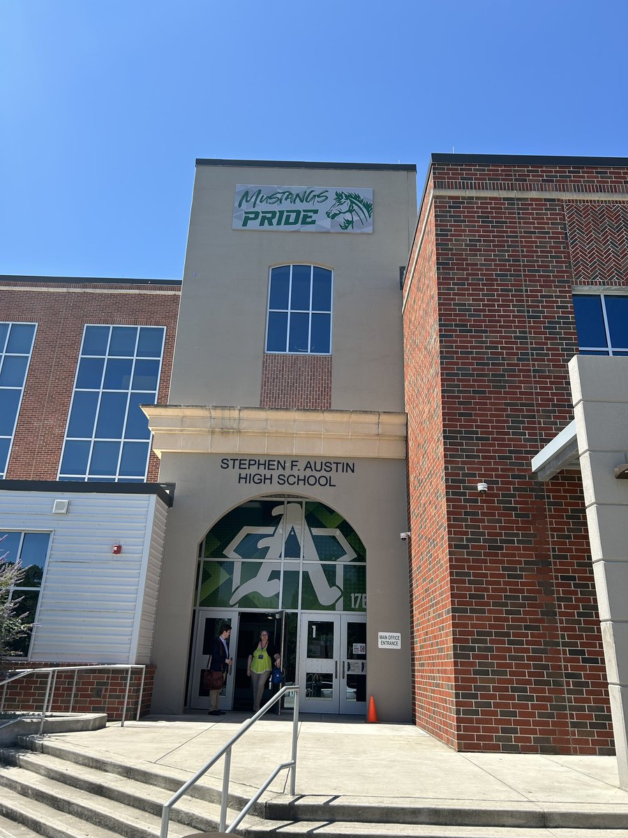 One of my favorite things to do is visit students in #SD6. This morning I went to @AustinMustangs to talk about public service. What I didn’t expect was that during my remarks we’d go into a real, actual lockdown. It was kinda eerie, not knowing what might be on the other side of