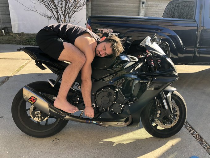 He&rsquo;s a tired boii 🥱😴❤️ https://t.co/bzOisZaahl