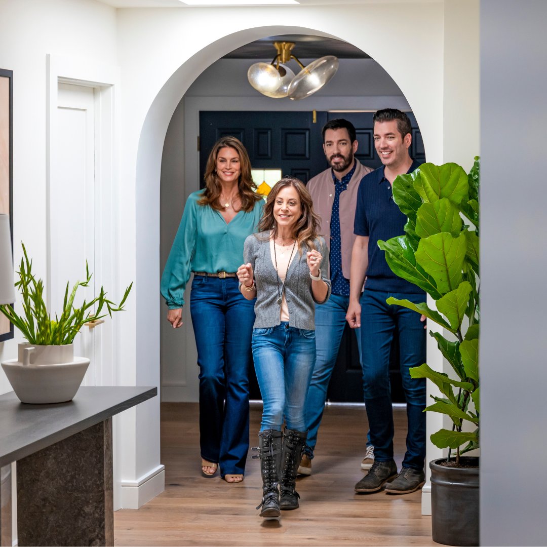 We'd look like this too if Drew and Jonathan gave us the kitchen of our dreams. 😮 Whose reaction is your favorite? Let us know in the comments and see even more from the best #CelebIOU kitchen renos → bit.ly/3V1BqRW