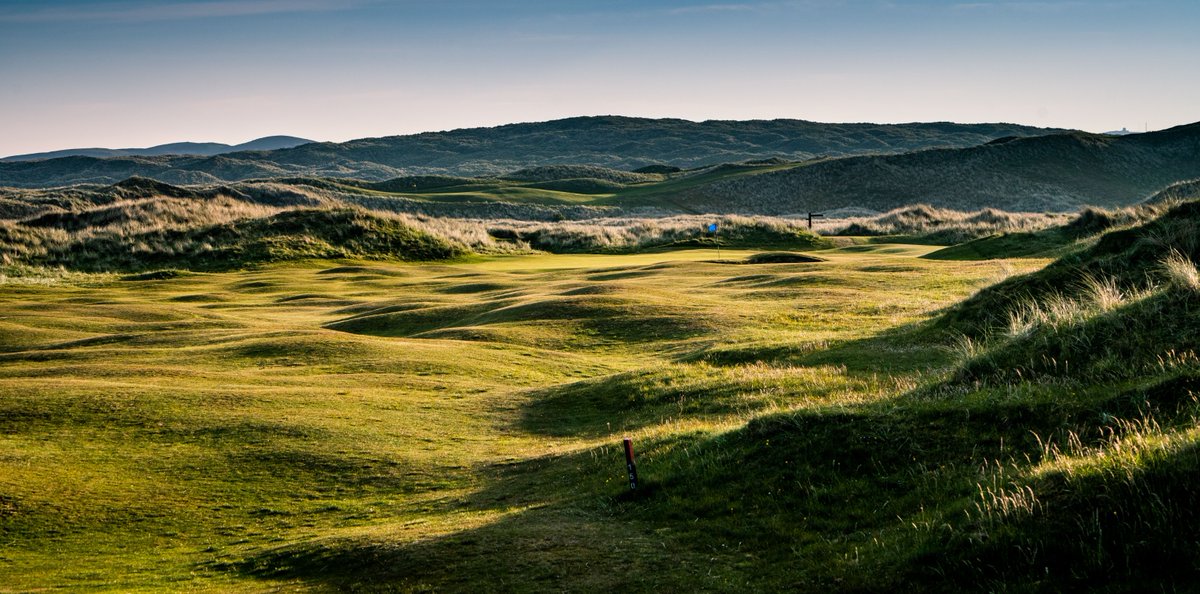 🌞⛳️ Summer is on its way and we can't wait to welcome you to Ballyliffin Golf Club for a season of sunshine, birdies, and good times! Get ready to tee off against our stunning coastal backdrop and enjoy everything our world-class facilities have to offer 🏌️‍♂️🏖