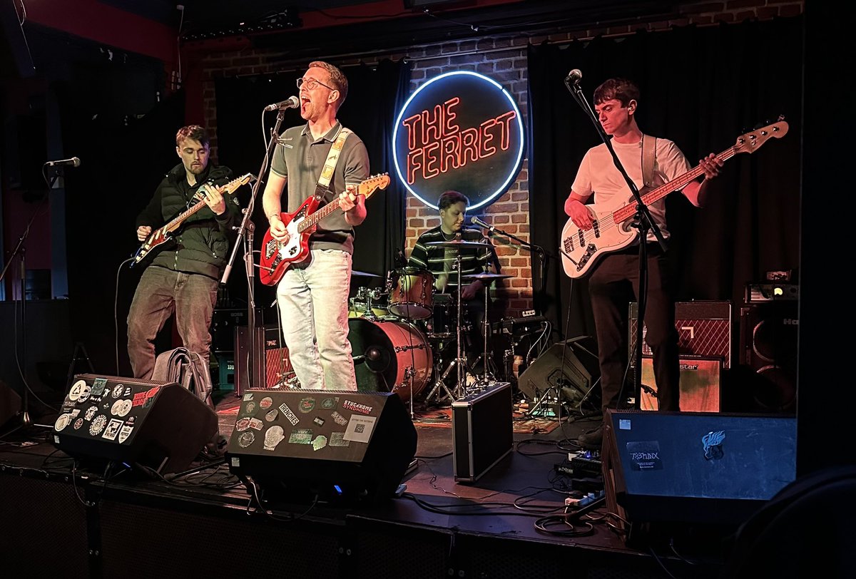 Utterly_Kel's tweet image. Great night @FerretPreston . 

Came for favourites @HOWtheband (who were amazing #wolvesforever🐺) and left as new fans of @Forensicsband and @heartsbandofcl too! 🎶🤘