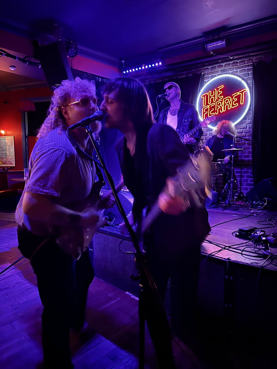 Utterly_Kel's tweet image. Great night @FerretPreston . 

Came for favourites @HOWtheband (who were amazing #wolvesforever🐺) and left as new fans of @Forensicsband and @heartsbandofcl too! 🎶🤘