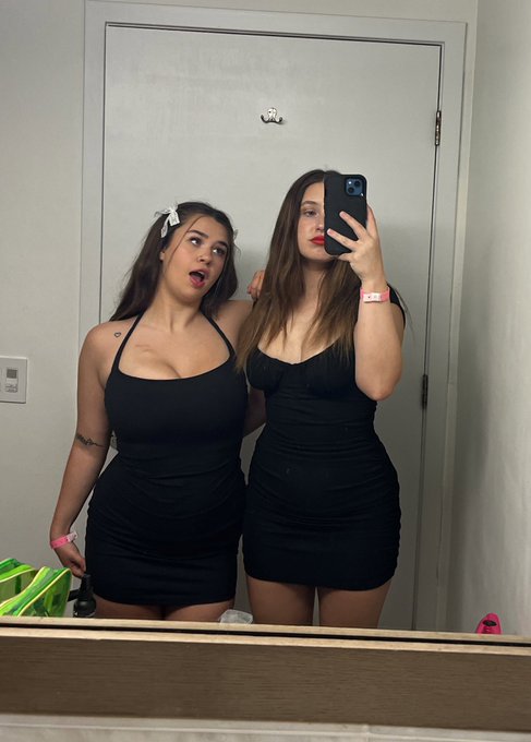 1 pic. Ready for the awards w/ @bubblebbratz… see you there @XBIZ! https://t.co/yny3TkBRN9