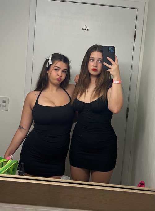 2 pic. Ready for the awards w/ @bubblebbratz… see you there @XBIZ! https://t.co/yny3TkBRN9