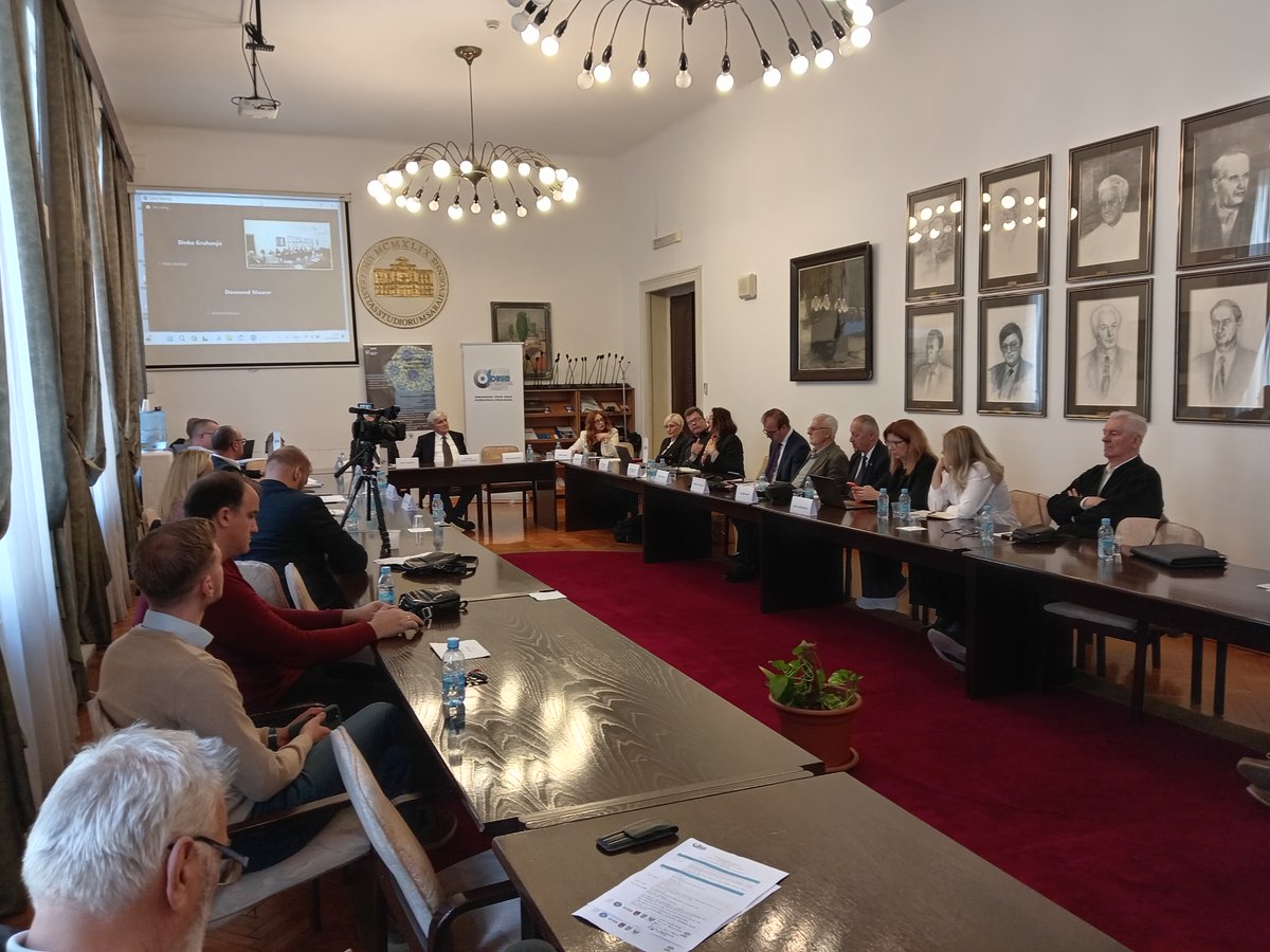 Forum_Bosna's tweet photo. Prvi raspravni stol Konferencije Sarajevo i svijet posvećen je geopolitici bosanskohercegovačkog članstva u Evropskoj uniji, dok se drugi raspravni stol fokusirao na Sarajevo kao simbol svega bosanskohercegovačkog, evropski grad u globalnoj politici. https://t.co/WNwQY7qmFF