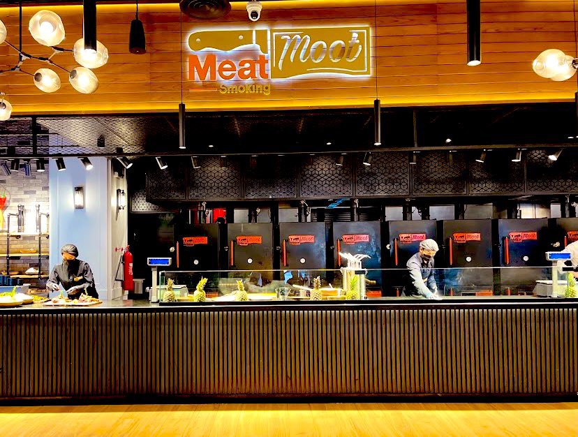 مطعم ميت موت “MEAT MOOT” 🍴بـ #الرياض مطعم لذيذ 😋، لمحبين اللحوم  المدخنة، يقدمون أنواع اللحوم 🥩من بقر 🐮 وغنم🐏والطلب يكون بالكيلو ويعطونك أطباق جانبية مجاناً، عندهم جلسات داخلية وخارجية، يفتح من🕗 ١ الظهر .
تقيم الزوار : 4.6 ⭐️ 

#ماب_السعودية
الموقع: