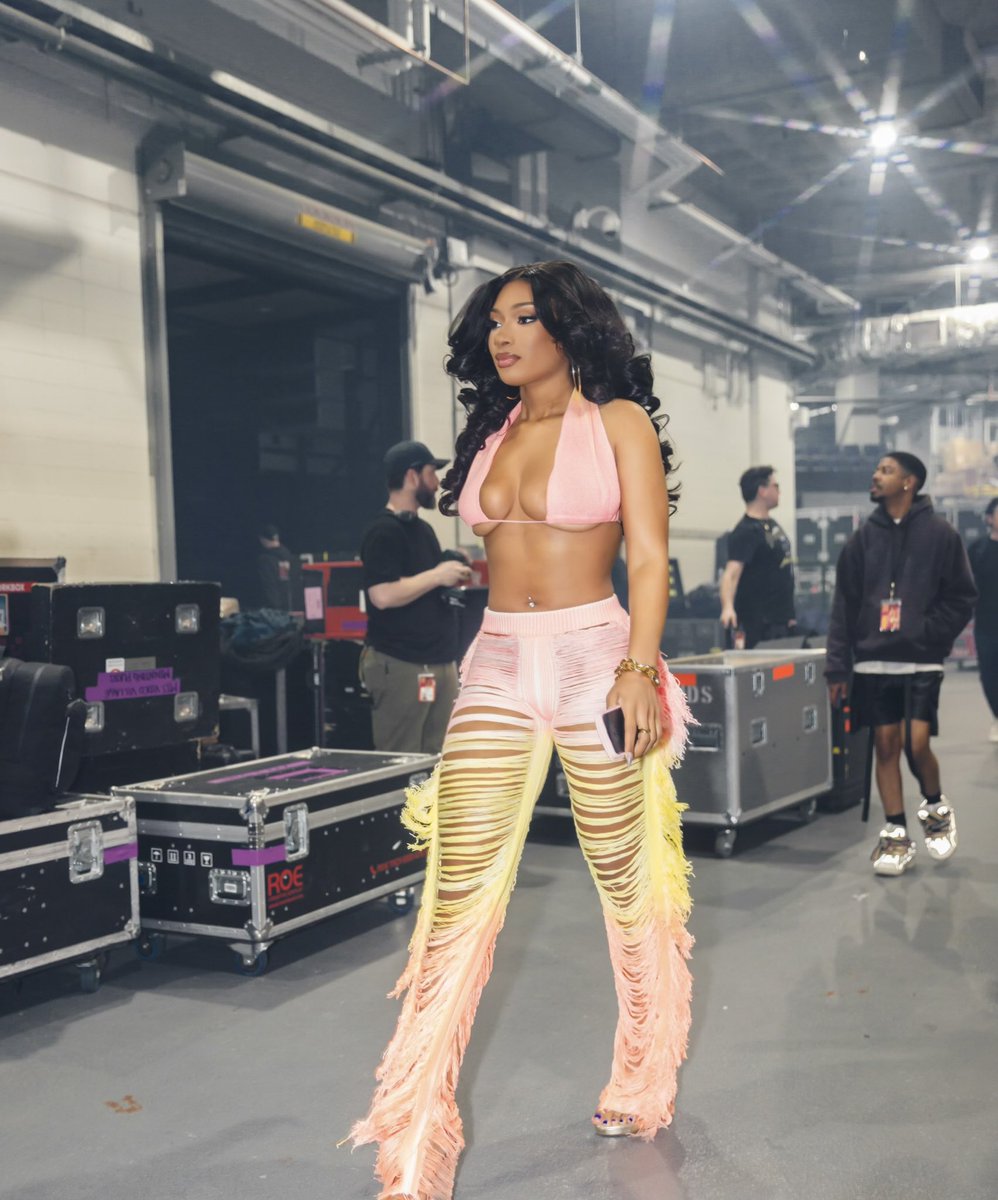 This was such a great look for @theestallion. She looks so pretty.