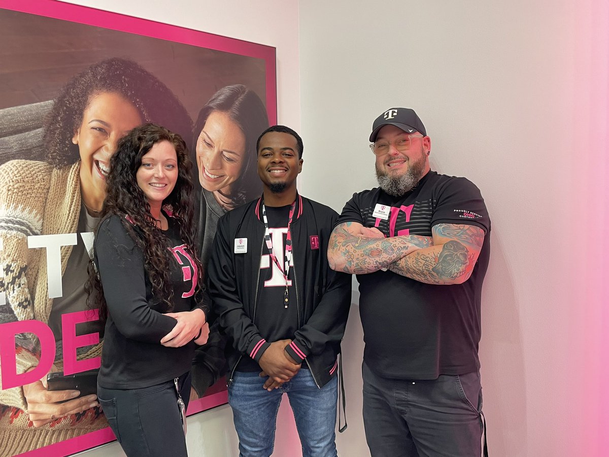 Congratulations to our newest Mobile Expert Jaquayo!! If you’re looking for a great experience check out our Brown Street team! #TheFutureIsBright #DYTFlightClub @smccloskey30 @domjrcoleman