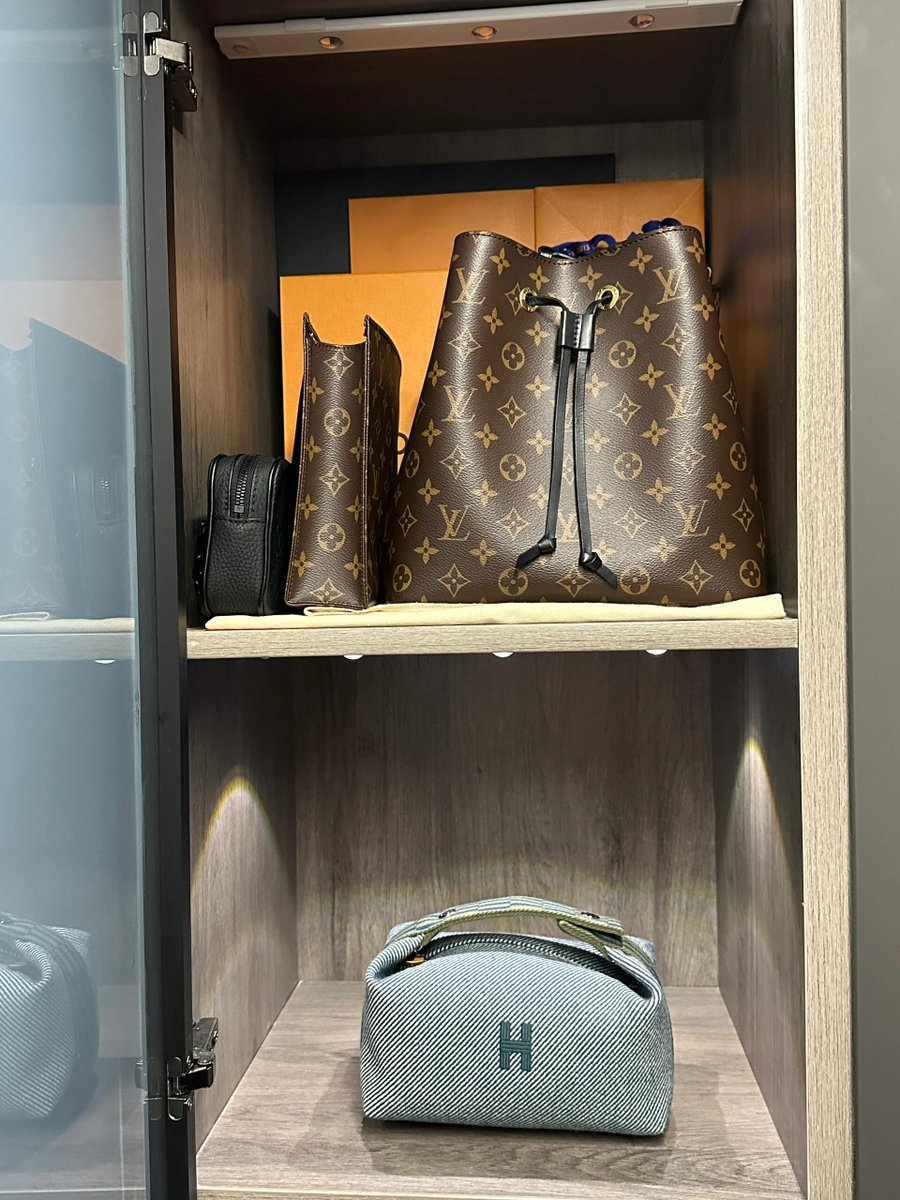 johnxtren's tweet image. In the corner of the L-shaped wardrobe, my bag cabinet has reached the next level.