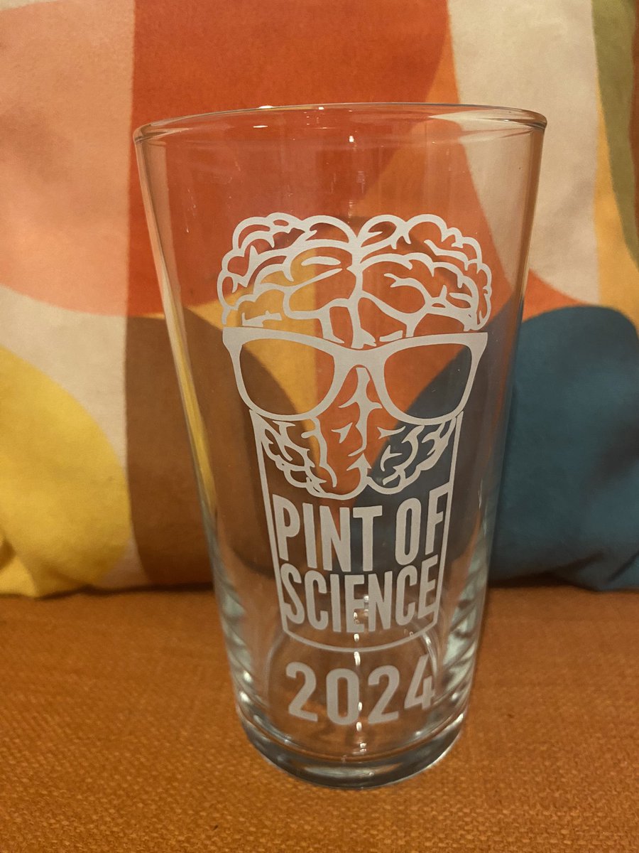 Cheers @pintofscience! You were fabulous! Such a great crowd at the sold out @BOILEROOM in Guildford this evening for the final night of #pint24. Thanks for coming out to support this awesome event and hear about all things thought and language!