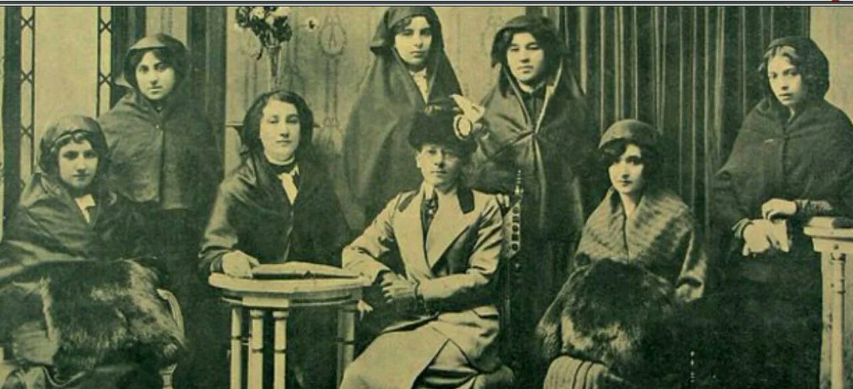 HPV

Kısa Bilgi:

- HPV’nin toplumda görülme sıklığı ortalama %11.7. Tek cinsel partnerin yaygın olduğu ve sünnetli toplumlarda görülme sıklığı çok çok daha düşük.

- HPV enfeksiyonuna yakalanan insanların %90’ında bu hastalık vücudun savunma sistemi tarafından yok edilir.

-