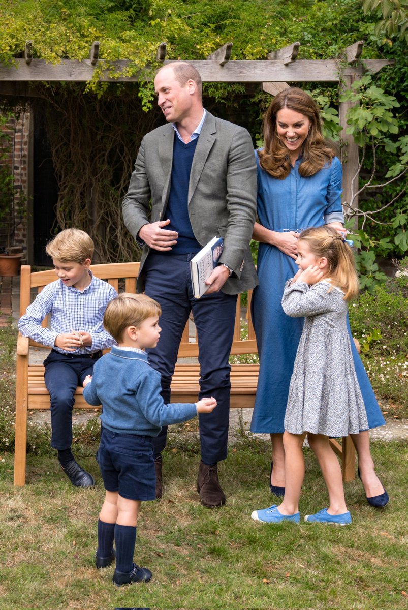 Such a happy family all matching in blue 🥰💙