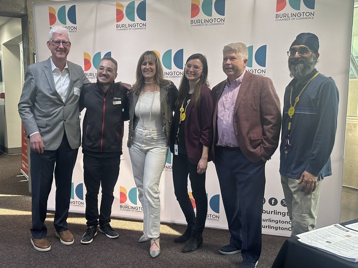 MariannMeedWard's tweet image. So much more to the library than books! If you haven’t yet, check out the Maker’s Space: laser printing, embroidery, sewing, vinyl printer for stickers or window clings, and I even got an engraved business card holder!
Thanks to @JoeAppsSupport  for hosting tonight’s…