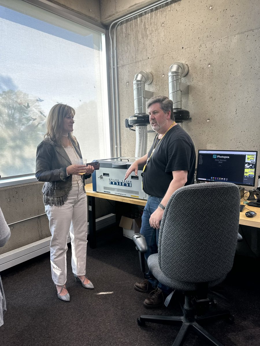 MariannMeedWard's tweet image. So much more to the library than books! If you haven’t yet, check out the Maker’s Space: laser printing, embroidery, sewing, vinyl printer for stickers or window clings, and I even got an engraved business card holder!
Thanks to @JoeAppsSupport  for hosting tonight’s…