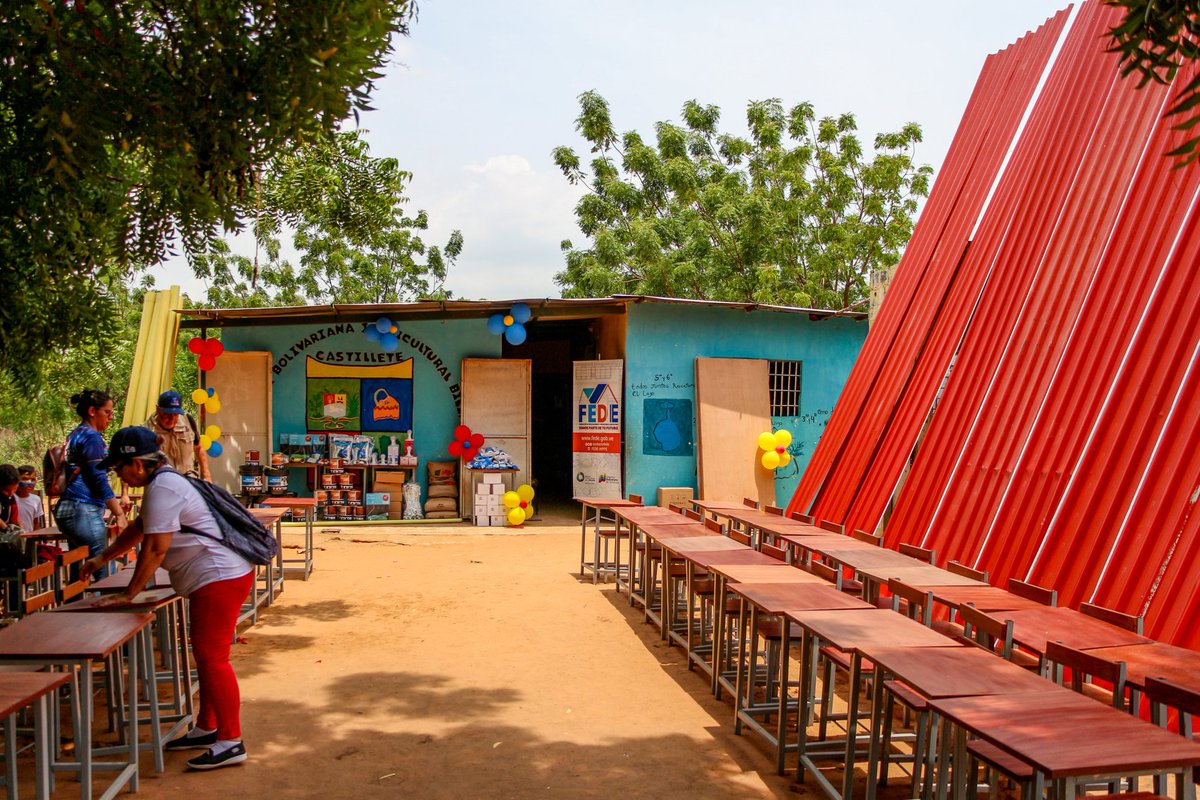 Con la bendición de San Isidro Labrador, nos vinimos a la jornada médica integral en la base de misión Nohelí Rodríguez que benefició a 12  comunidades indígenas del estado Zulia, parroquia San Isidro, municipio Maracaibo.

<a href="/NicolasMaduro/">Nicolás Maduro</a>
@MPPEDUCACION