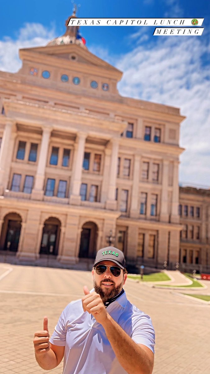fdgarza's tweet photo. T E X A S meeting @UTexasMcCombs @visitthecapitol @AustinChamber https://t.co/LIeW235lnA