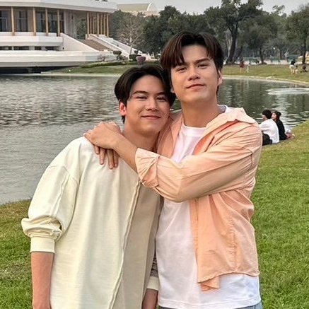these cuties who have been friends for years have grown up 🥹 forever thankful to 'we are' for able to make marc and satang in one project, even with a cute plot like this. will always treasure their friendship 🤍

WeAre WinnySatang EP7
#WeAreSeriesEP7
@marcmc_mc @satangktp