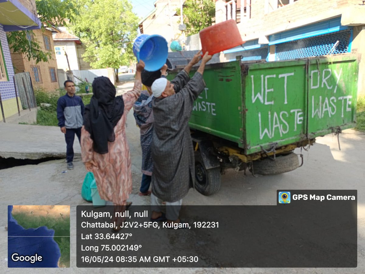 Door-to-door collection in Kulgam Municipal Council follows a seamless daily routine, ensuring efficient waste management. Process includes meticulous segregation methods, promoting a cleaner community! @diprjk @AtharAamirKhan @ddnewsSrinagar #Kulgam