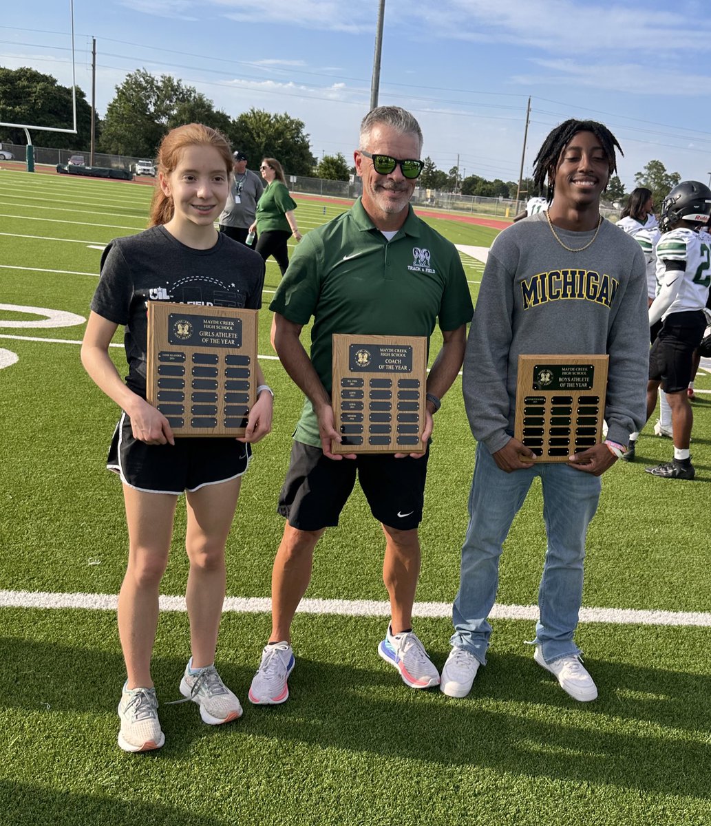 What a trio!!! Congrats to our Coach of the Year @Siemers_XC_TF, Female Athlete of the Year - Jamie Klander, and Male Athlete of the Year- Elijah Ferguson! Each of you has represented the Creek incredibly well all year!!! #MaydeForThis 💚