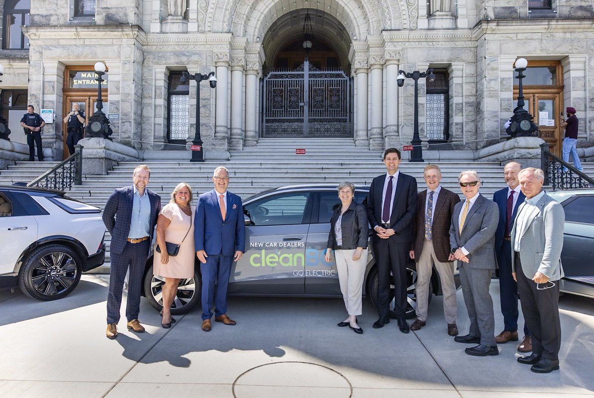 People are all charged up ⚡️ about driving zero-emission vehicles… big thanks to the @NCDA_BC for an electrifying demonstration of just how many sizes and types of #ZEV’s are available for sale in #BC! 🚘 🛻 🔌 #GoElectric #CleanBC More on rebates here ➡️ goelectricbc.gov.bc.ca/rebates-and-pr…
