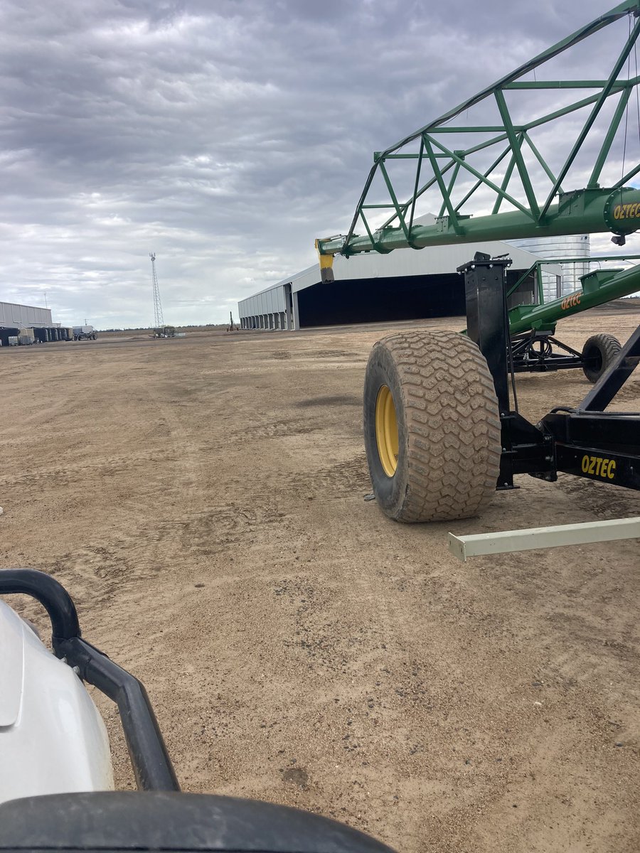 Everything is better on big wheels isn’t it…….? Might stop the augers getting bogged in a wet harvest