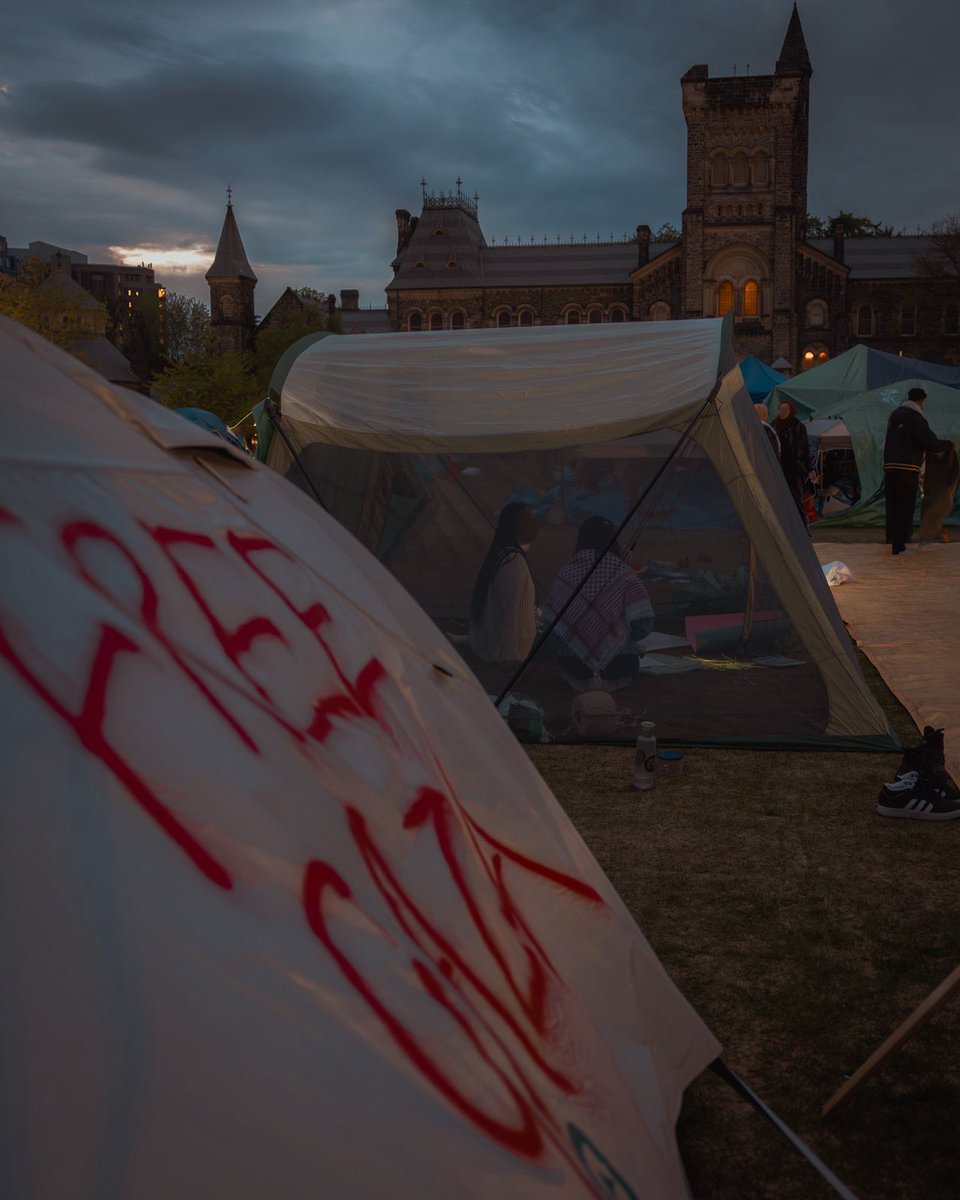 some beautiful shots of the peoples circle for Palestine at @uoft on day 14
