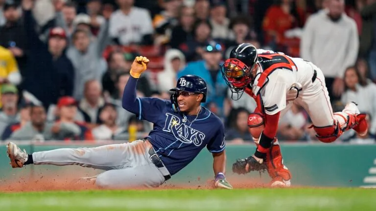 Díaz’s 2-run single in 6th sends Rays to 4-3 win over Red Sox at Fenway. trib.al/9g4Zpyv