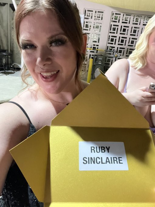 Bitch what !!!!! https://t.co/085rvwSxVl