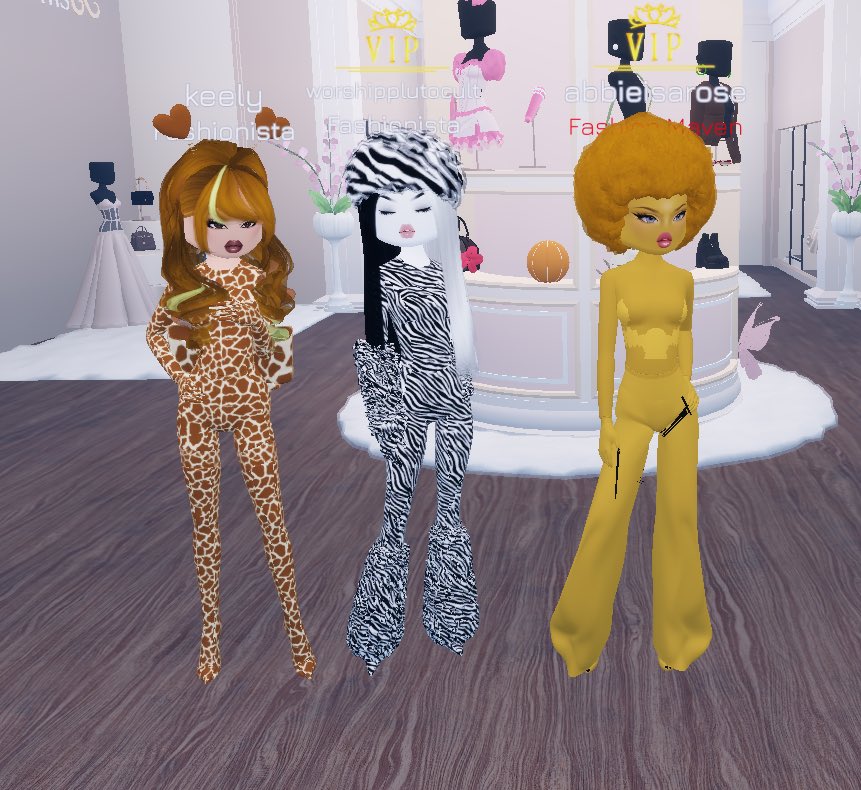 dress to impress is the new addiction btw like i play that shit every single day it’s my favourite thing ever here’s my favourite look that i’ve done and also me and my friends dressed up as animals i was a lion