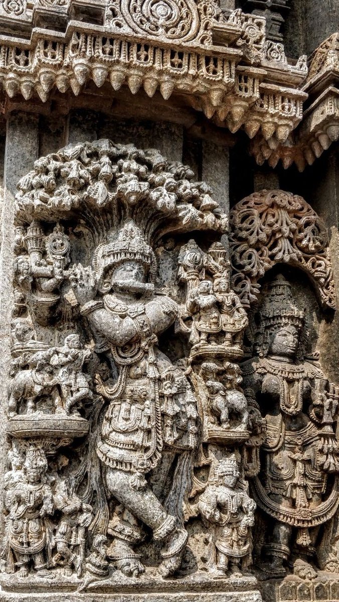 Can you think how such sculptures were built in 12th century ? Shri Krishna playing the flute at Chennakesava Temple, Karnataka