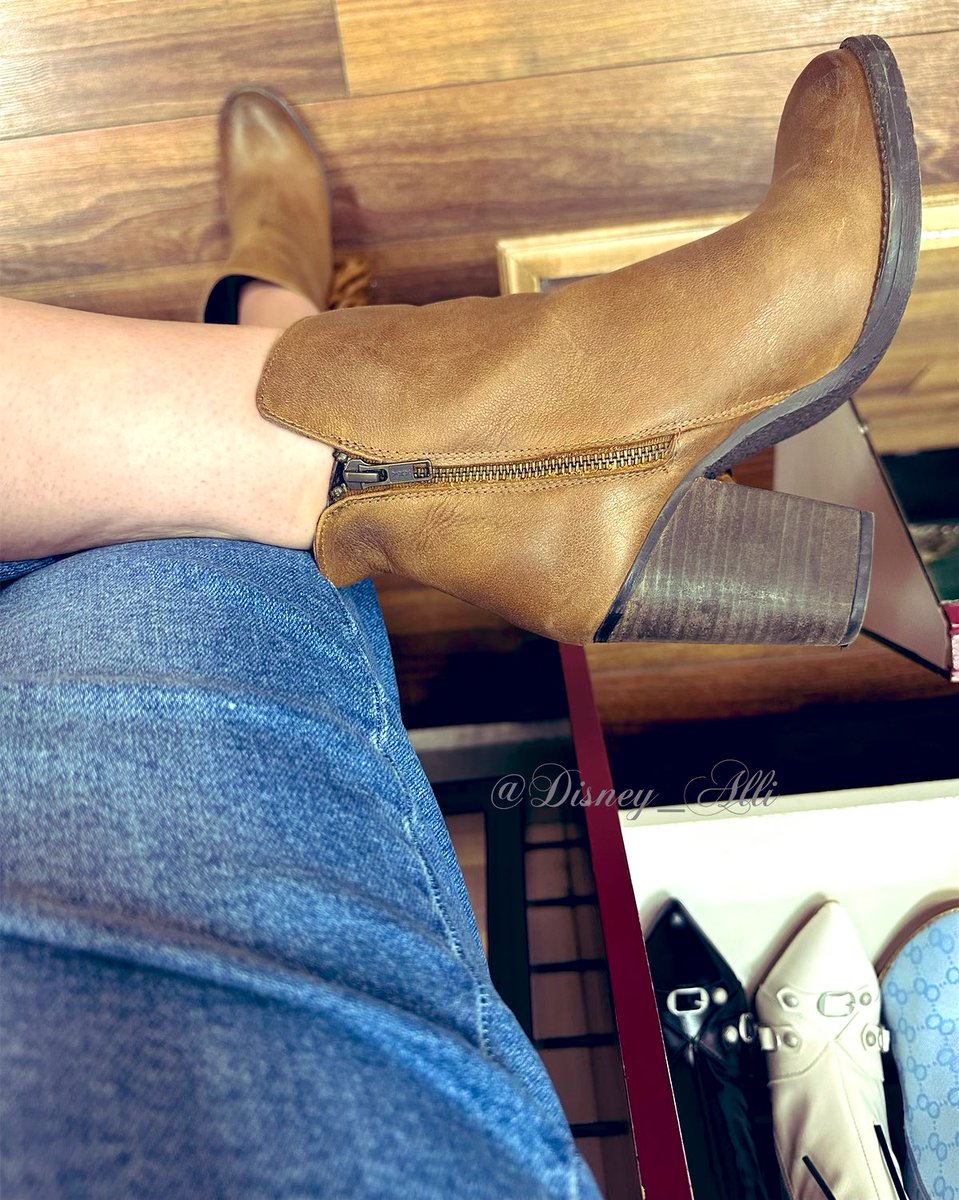 Some @stevemadden fringed booties today #shoes #shoefie #shoestagram #shoesoftheday #sotd #outfitoftheday #ootd #highheellife #highheellover #highheeladdict #shoelover #shoeporn #instaheels #heelsporn #heels #bootlover #bootfreak #bootporn #bootaddict #highheeledbooties #showoff