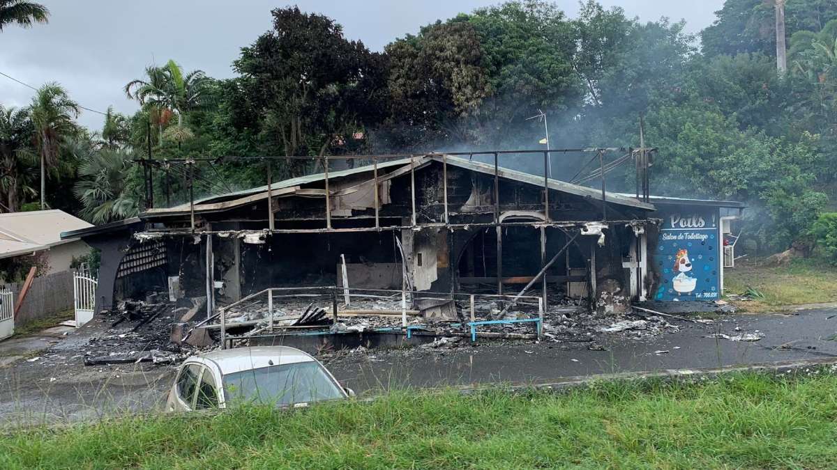 France imposes state of emergency after four killed in New Caledonia riots over voting reform | WATCH

newsboxer.com/blog/blogdesc/…

#LatestNews #newsboxer #NewsUpdate #news #france #FranceNews #Caledonia #WorldWideNews #WorldNews