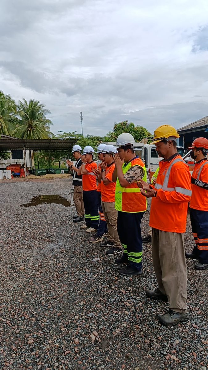 "Do your work with PRIDE, put SAFETY in every STRIDE"

Date : 16/05/2024
Time : 9.30 a.m
Location : Yard T2

Safety first 🤍🫶🏻
#TowardsSafetyCulture
<a href="/Roadcare_T1/">ROADCARE KT</a>
<a href="/Roadcare_T2/">ROADCARE KERTEH</a>