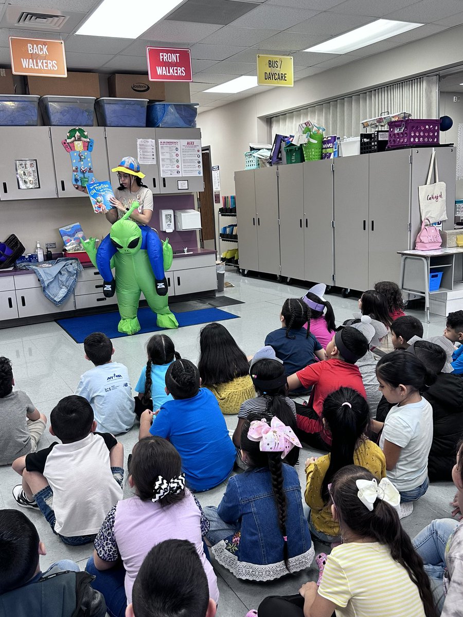 Best part about our Space day was @MissCarbajal3 and her friend reading, There was an old Martian who swallowed the Moon. It was out-of-this world! #moralesrockets #kindergarten #pisdreads