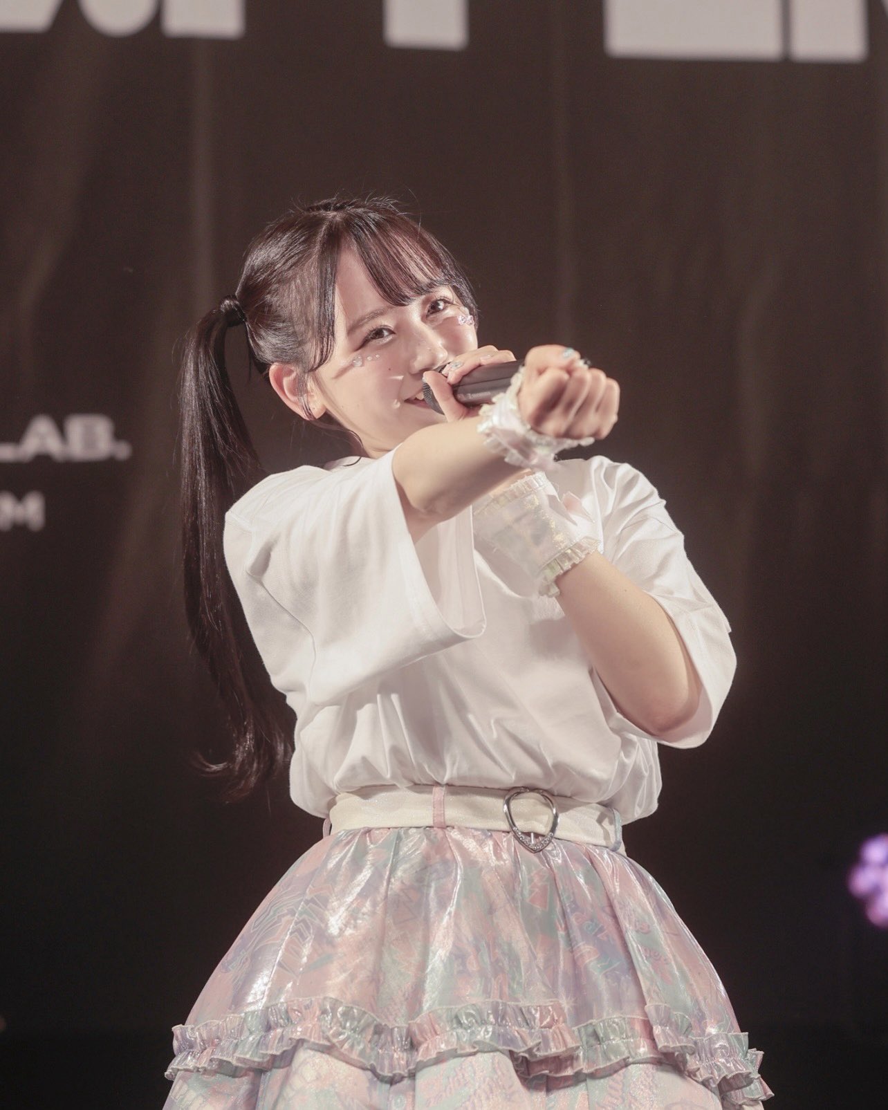 松本かれん　OSHI APITシャツ 🍓𝙋 𝙍 𝙀 𝙎 𝙀 𝙉 𝙏 𝐋𝐀𝐑𝐌𝐄 オフショット🎂 《 松本