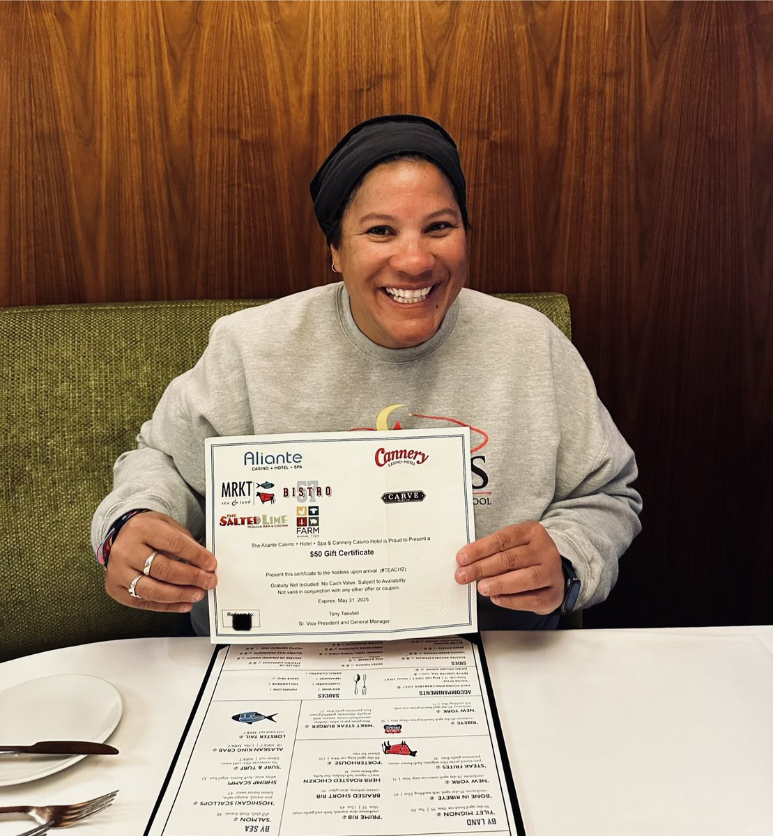 RubyDuncanES's tweet photo. Thank you to @aliantecasino for their generous donation of gift cards to our teachers! Ms. Scott had an unforgettable dining experience at MRKT thanks to your kindness. Your support means the world to us, making our educators feel truly appreciated. #TeacherAppreciationWeek https://t.co/7qWc5AbqJC