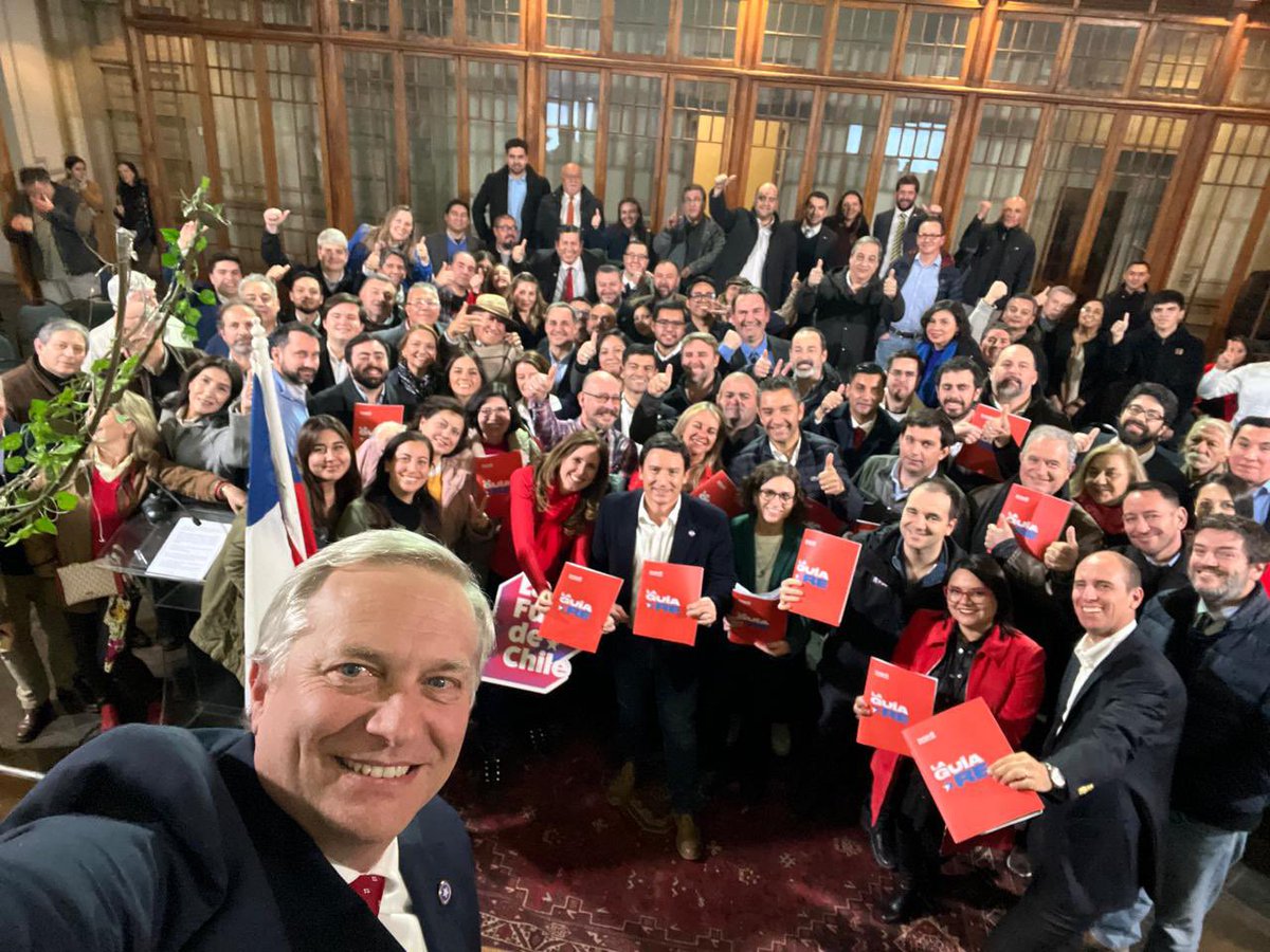 Con toda #LaFuerzadeChile vamos a REcuperar y REconstruir las municipalidades y Gobernaciones. La región de #Valparaiso tiene un gran equipo