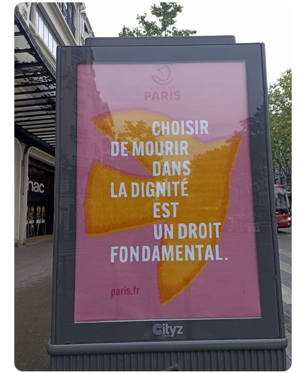 #saccageparis

La mairie qui a défiguré cette ville de #Paris2024 fait de la pub pour la #findevie 

À part le mot destruction, il y a quoi dans la tête d’un socialo ou de la #Macronie ?