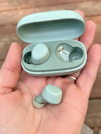 These earbuds are perfect for working out at the gym, running, and scrolling late at night. I love the color and the battery life is amazing #Headphones #AudioGear #SoundQuality #MusicLovers #WirelessAudio #BluetoothHeadphones #NoiseCancelling #AudioTechnology #MusicTech