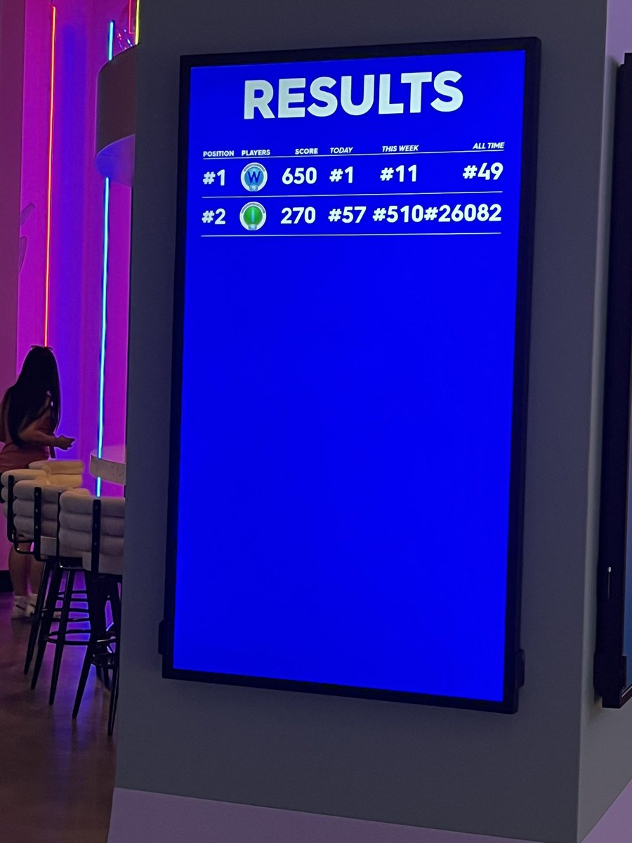 Emi tweet media