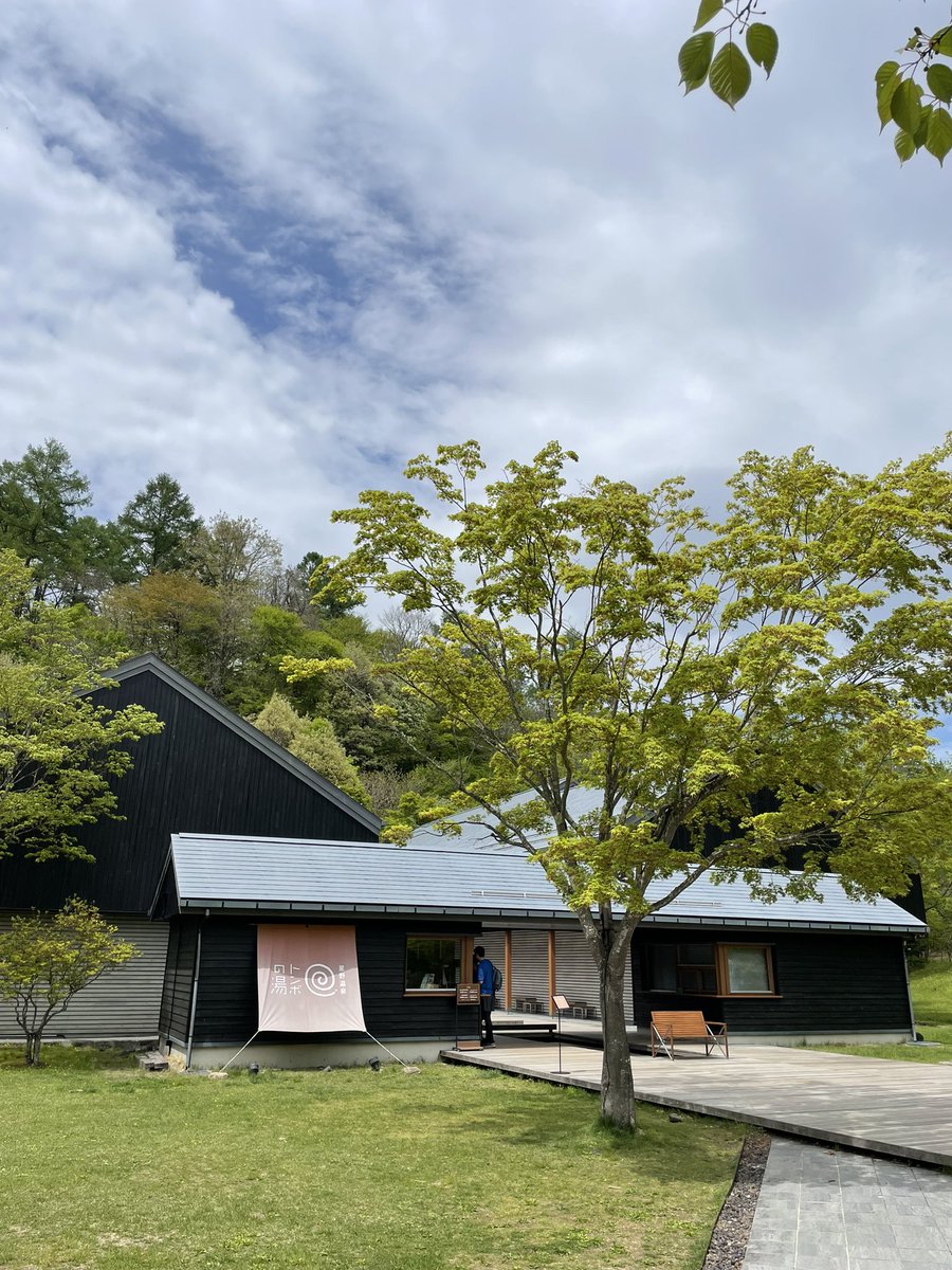 おはようございます✨

軽井沢方面のキャンプ帰りに寄る温泉♨️

『星野温泉 トンボの湯』

程よい広さ、綺麗な設備、目の前にはオシャレなプチモール『ハルニレテラス』
流石の『星野グループ』👍

このクォリティで入浴料　¥1,350❗️

お近くキャンプ帰りにお勧めです♪

#キャンプ好きと繋がりたい