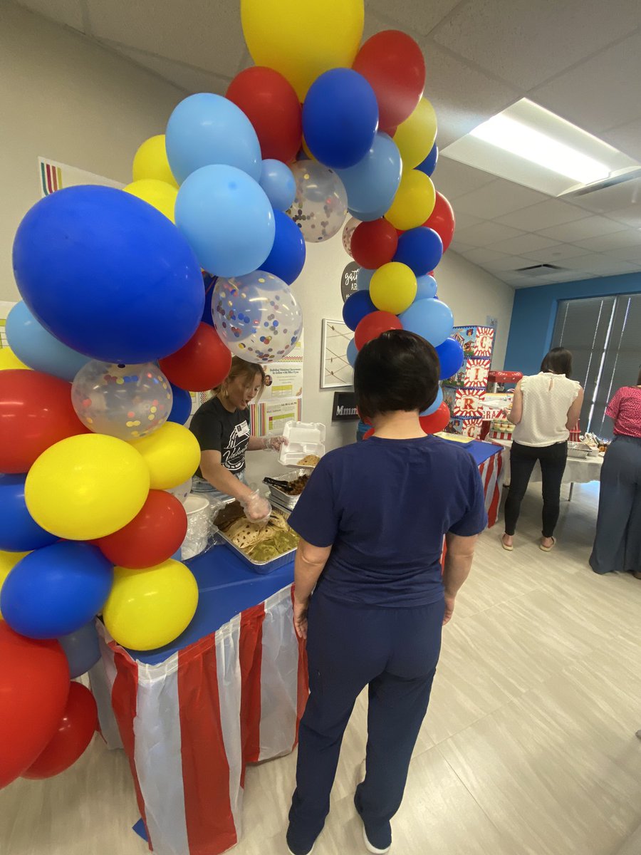 Lunch from the best bunch! 🌮🎪 <a href="/olepta/">Olga Leonard Elementary PTA</a> <a href="/OLE_Leopards/">Leonard Elementary</a>