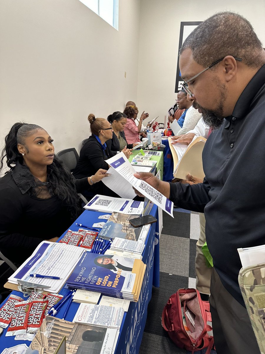 #TeamNikema stands ready to serve the Veterans of the #FightingFifth. My team set up a table at the @DeptVetAffairs and @GoodwillNG Community Job Fair and met with constituents about open positions in our office.