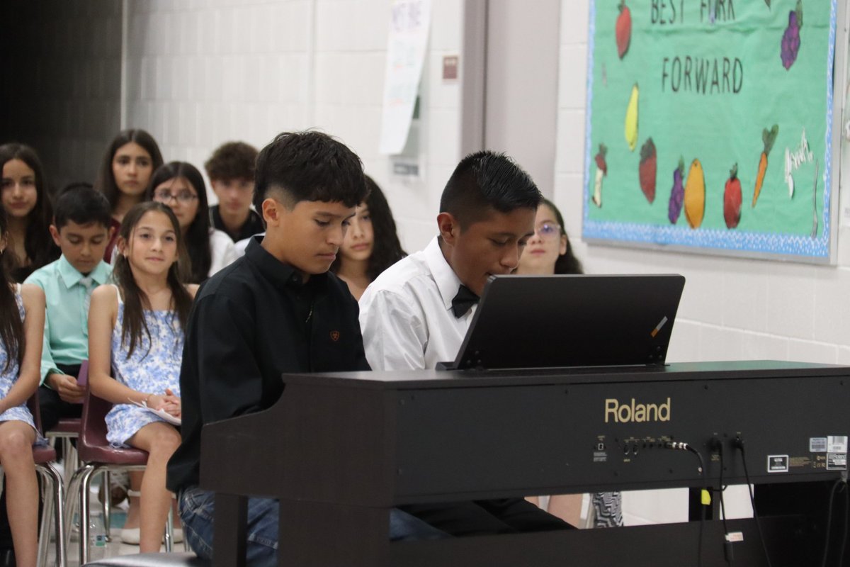 The month of May is such a busy time!!! Yesterday, we had our end of the year recital for our MMS pianists. I am so proud of this group 💕🎹⭐️ Solo and ensemble competition coming up this Saturday. 🤞 @SISD_FineArts @lsando04_MMS @Montwood_MS