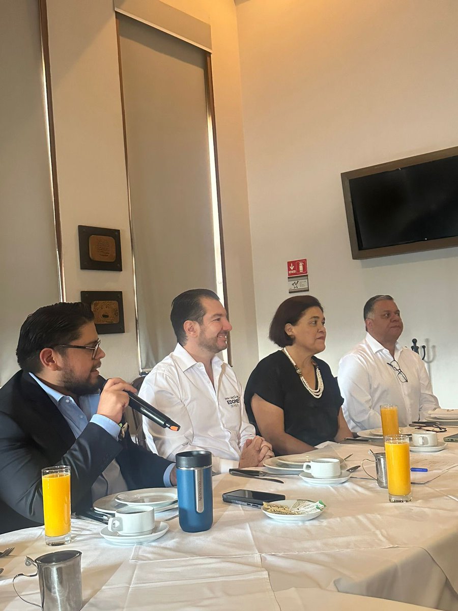 El día de hoy, la Presidenta de CANAJAD, @auroraaleabad y el Presidente de la Comisión de Enlace Legislativo, Moisé Montoya, tuvieron el honor de ser invitados especiales al "Diálogo con la Industria" con el candidato a Dip. Local al Distrito 32 del EDOMEX, <a href="/EliasRescalaJ/">Elías Rescala Jiménez</a>